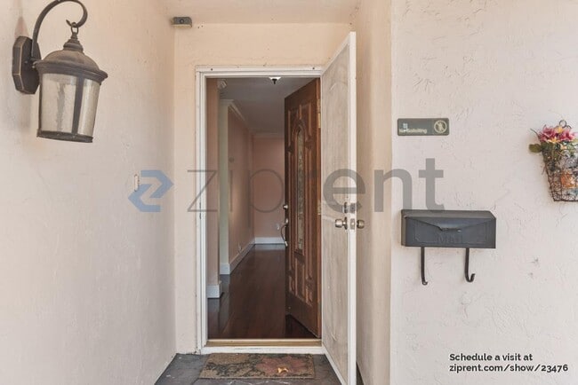 Foto del edificio - 1656 Messina Dr