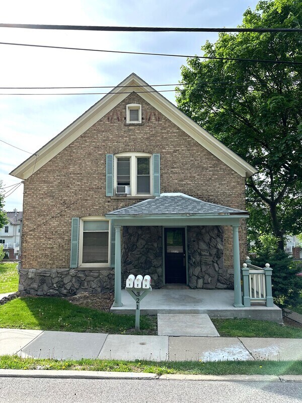 Building Photo - 321 N Main St