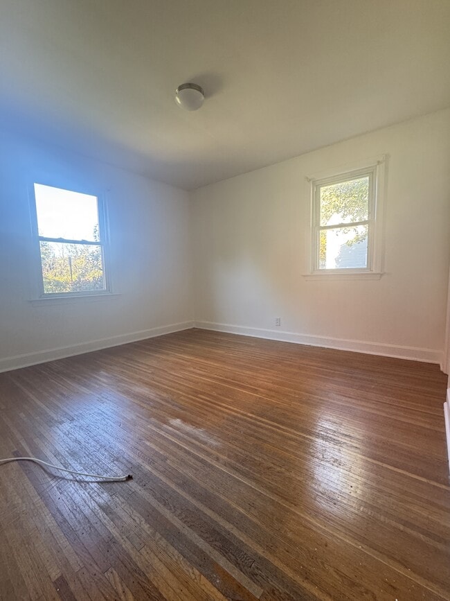 Building Photo - 148 Ellsinore St