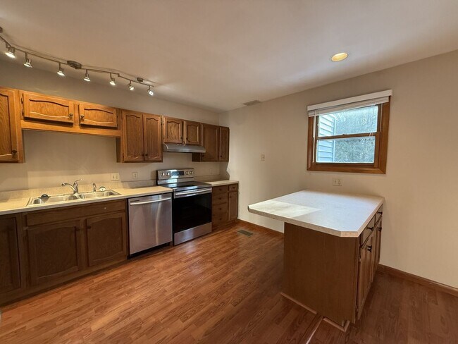 Foto del edificio - Two Bedroom, 1.5 Bath in Breezewood