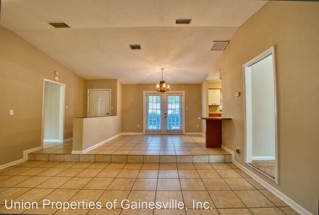 Foto del edificio - 2 br, 1 bath House - 2447 NW 54th Blvd