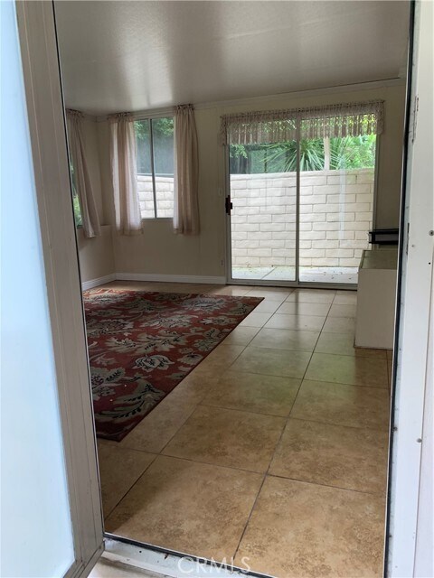 Foto del edificio - 2233 Via Puerta