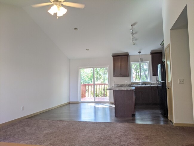 Living room with vaulted ceiling - 823 Thompson Dr