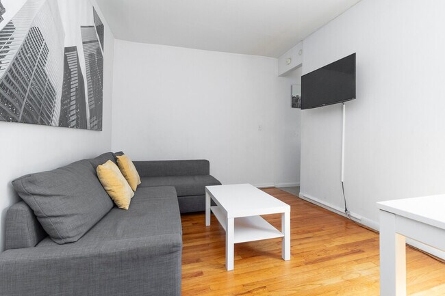 Foto del edificio - 315-317-317 E 95th St