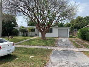 Building Photo - 6900 NW 14th Ct
