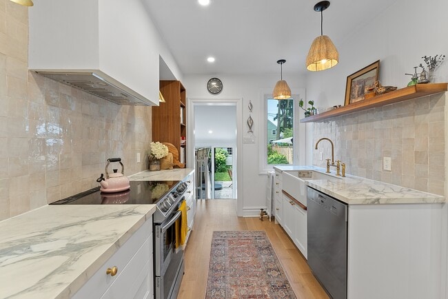 Photo du bâtiment - 16 Springdale Blvd