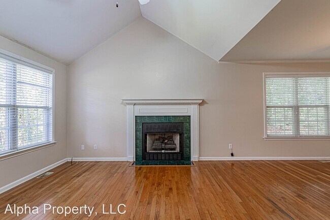 Building Photo - 3 br, 2 bath House - 10 Edgewood Rd