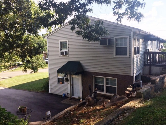 Building Photo - 3100 Marion Dr
