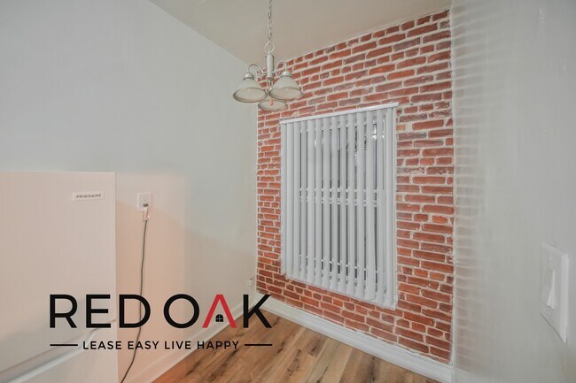 Building Photo - ~1 Month FREE~ Welcoming Studio with Beaut...