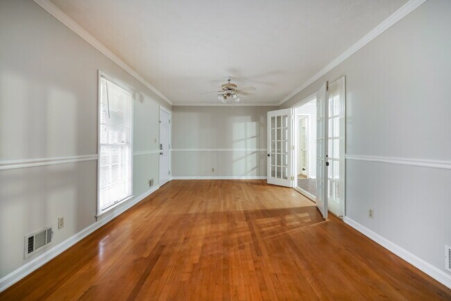 Foto del edificio - 6166 Queens Rd