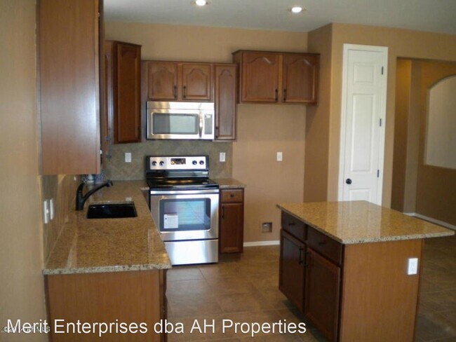 Foto del edificio - 3 br, 2 bath House - 4190 N 154TH DR