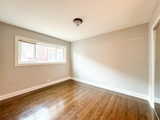 Foto del edificio - 6947 S Jeffery Blvd