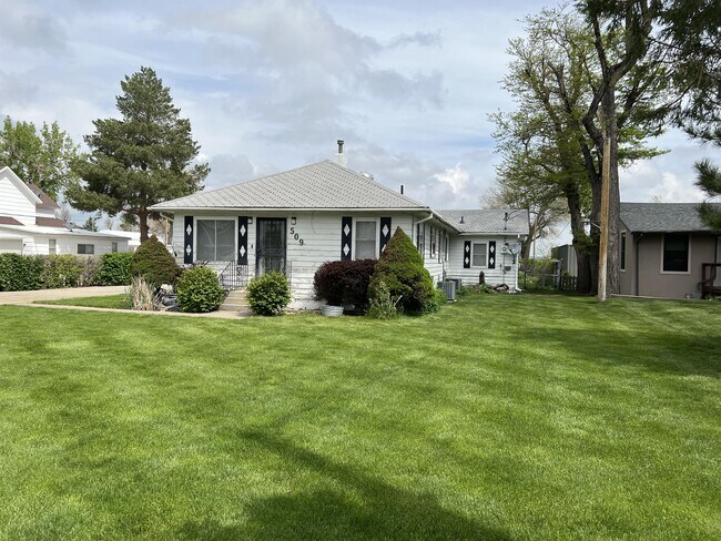 Building Photo - 509 E Riverview Ave