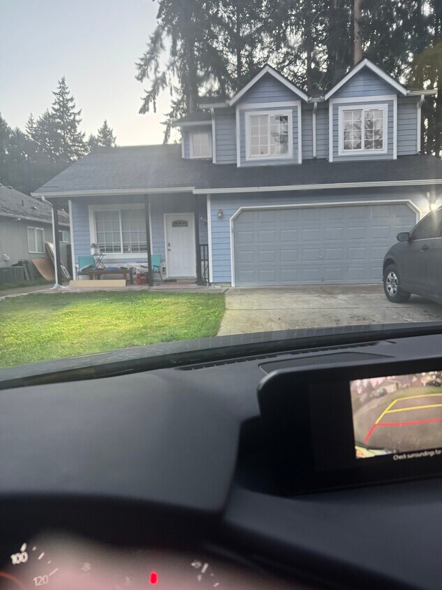 Building Photo - 4906 Marian Dr NE