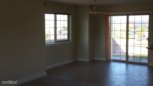 Building Photo - 1029 Redpoll Loop