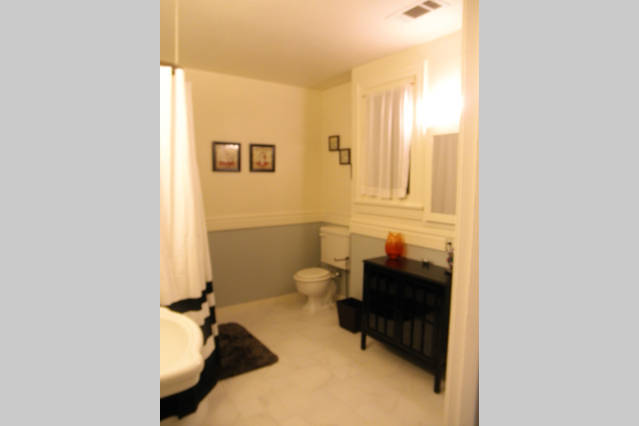 Bathroom - 2724 Sunset Avenue