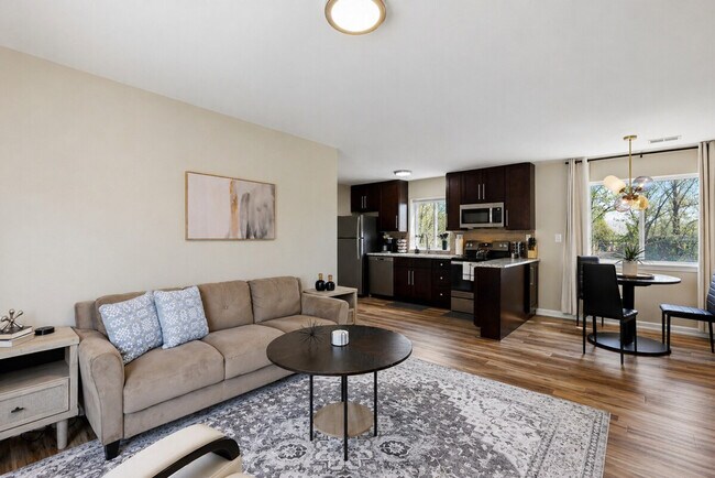 Foto del edificio - 18443 Sharon Ln