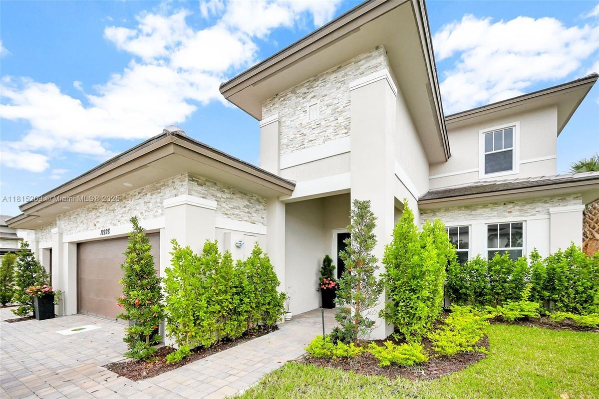 Foto principal - 12228 SW 43rd St