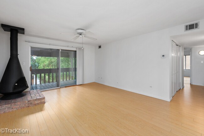 Building Photo - 6147 Knoll Wood Ct
