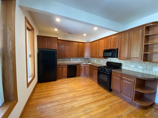 Foto del edificio - 3736 N Sheffield Ave