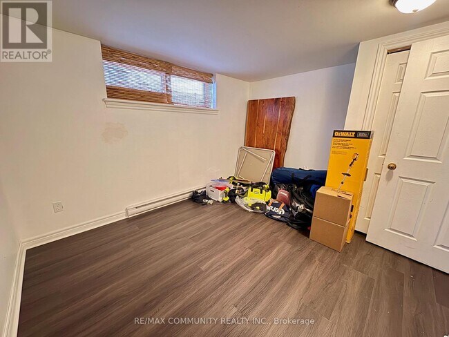 Photo du bâtiment - 693 Hawley St