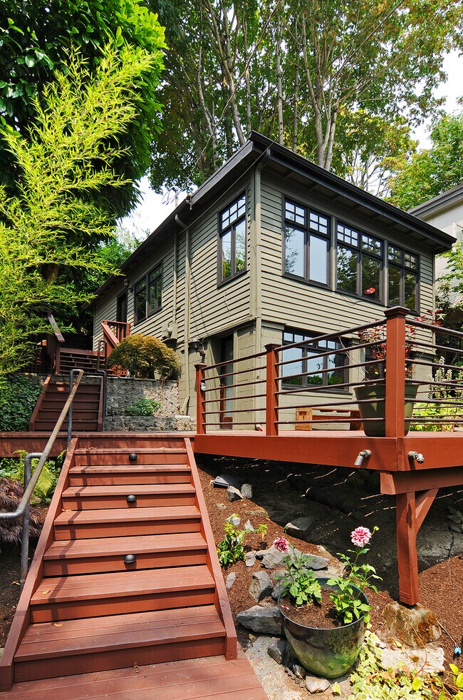 Madrona Jewel Box - 1117 Newport Way
