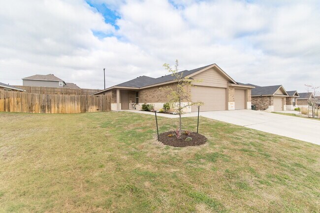 Foto del edificio - "Charming 3-Bedroom Retreat with 2 Baths and 1,760 Sq Ft of Comfort in Copperas Cove!"