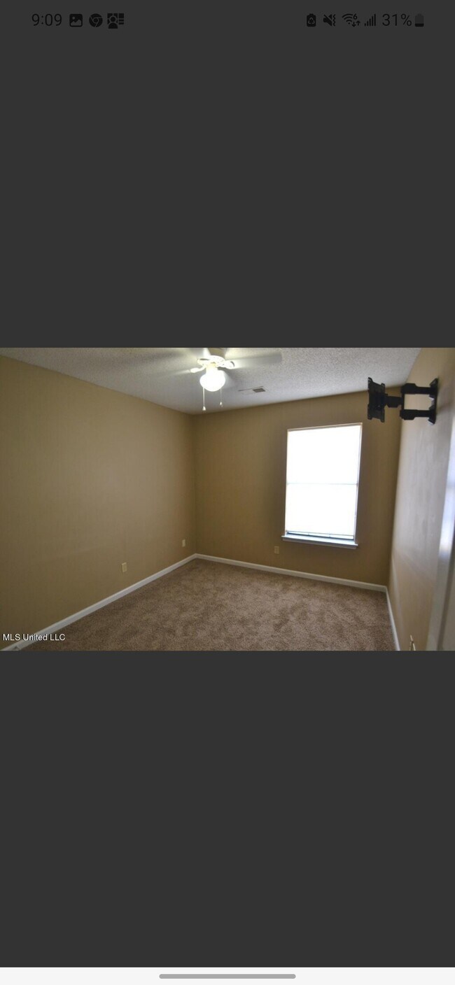 Building Photo - 489 Blair Dr