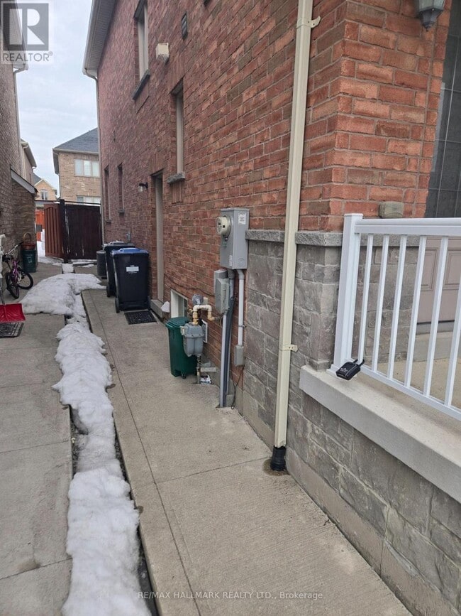 Photo du bâtiment - 35 Campwood Cres