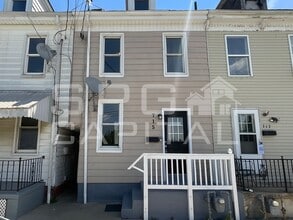 Building Photo - 715 Vander Ave