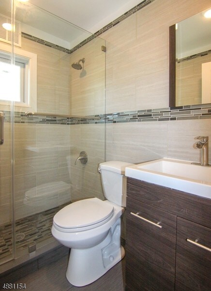 Building Photo - 158 Union Ave