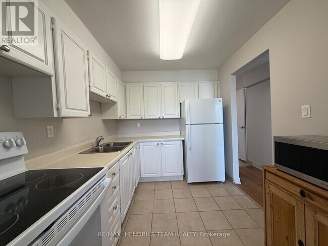 Building Photo - 4982 Crysler Ave