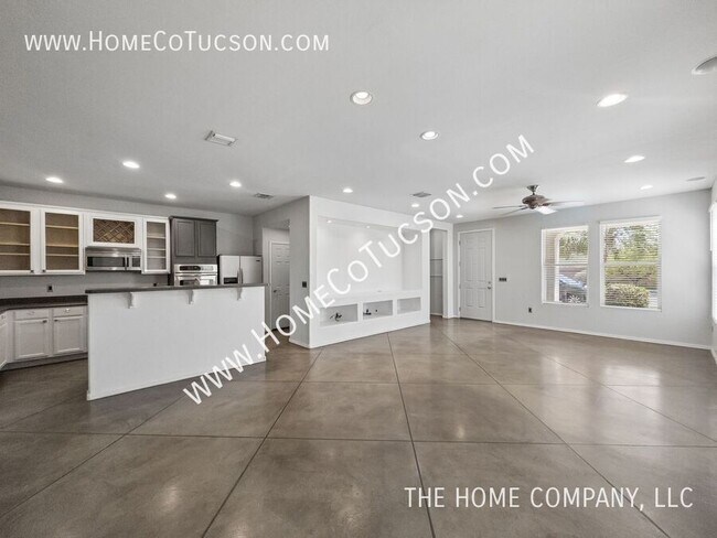 Building Photo - 5749 E Bellow Ln