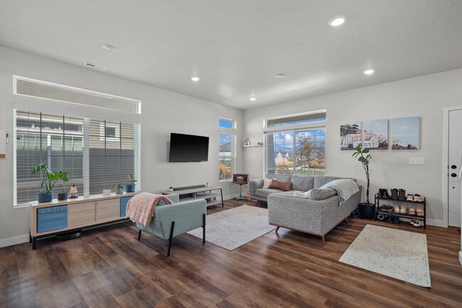 Foto del edificio - 74 S Baker Spring Cv