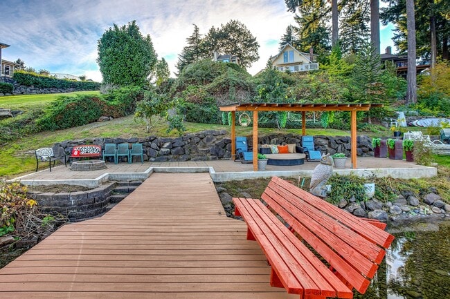 Privet dock - 26332 135th Ave SE