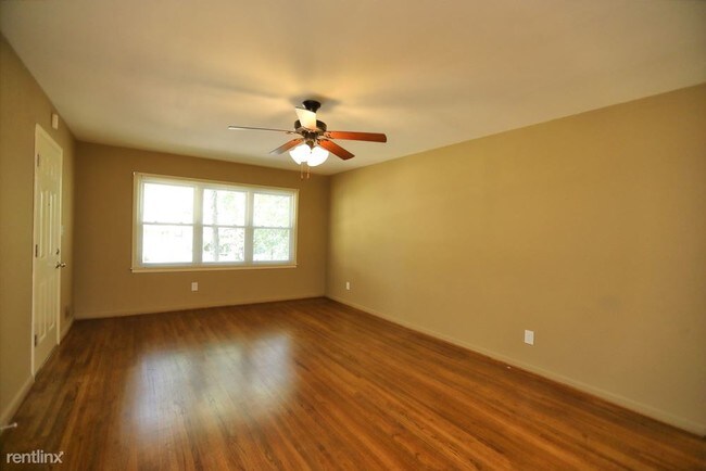 Building Photo - 3 br, 1.5 bath House - 1545 Highland Drive