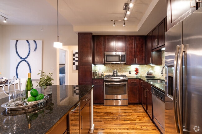 2BR, 2BA - 1312SF - 500 Crawford