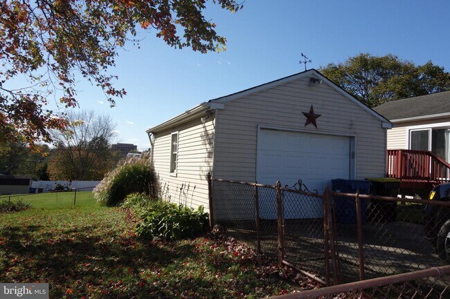 Building Photo - 528 Kenview Ave