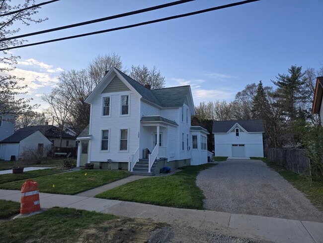 Building Photo - 130 Grand Ave