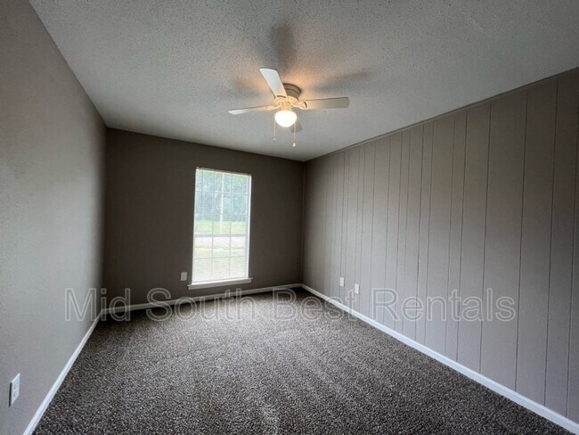 Foto del edificio - 2458 Chattering Ln