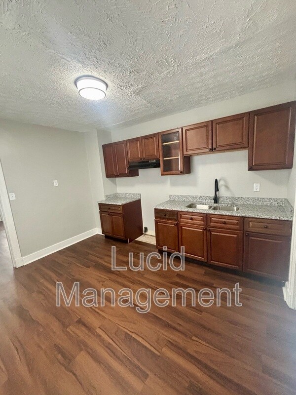 Foto del edificio - 1547 Longfield Ave