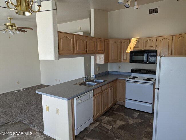 Building Photo - 8360 E Stevens Dr