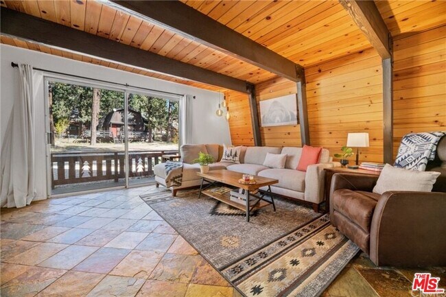 Foto del edificio - 42937 Encino Rd