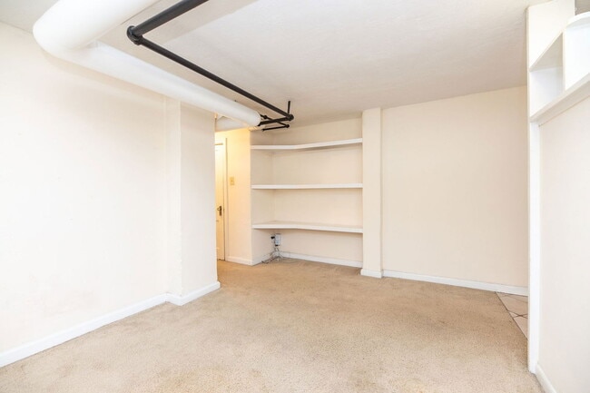 Building Photo - 2802 Digby Ave