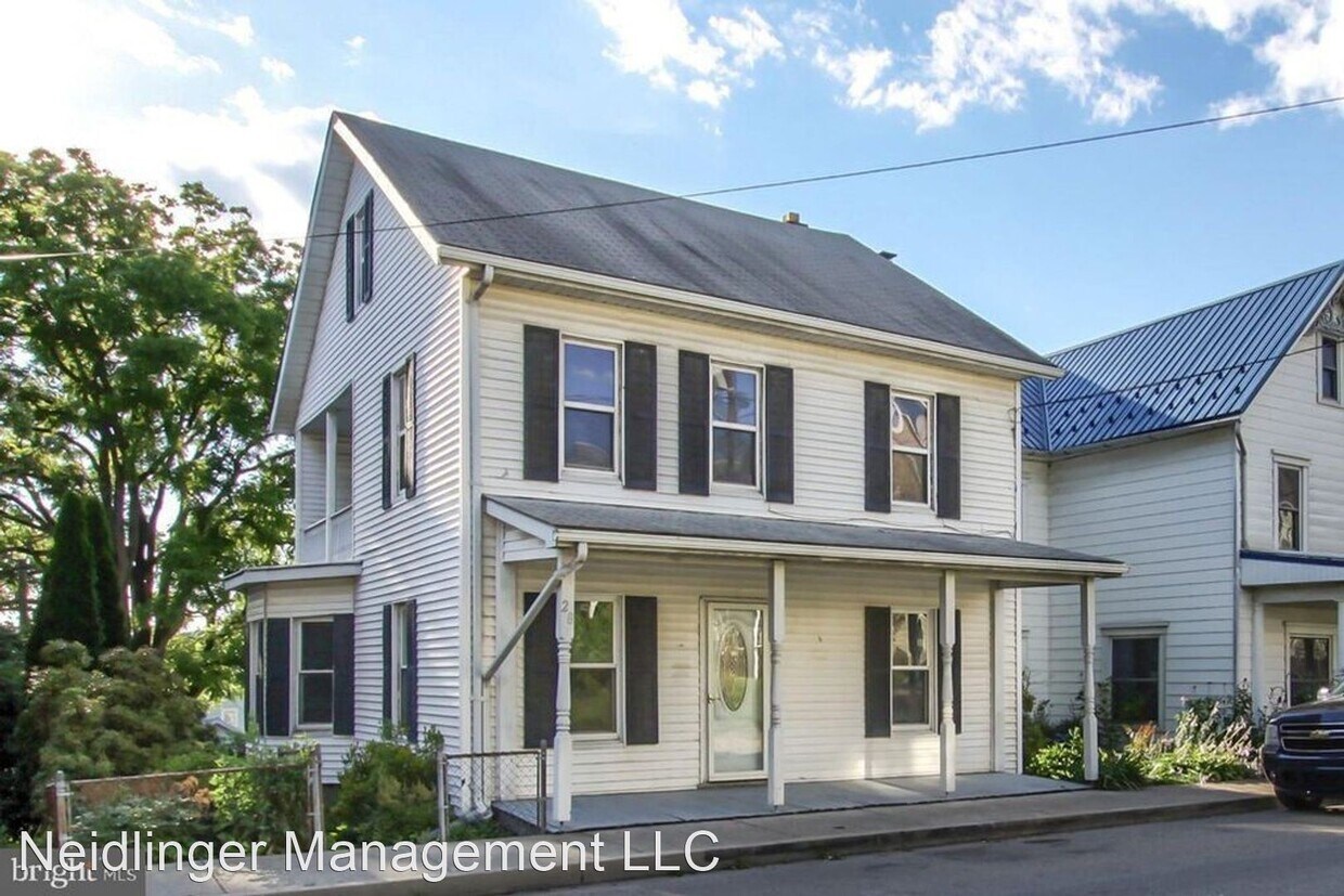 Foto principal - 3 br, 1 bath House - 28 N 4th Street