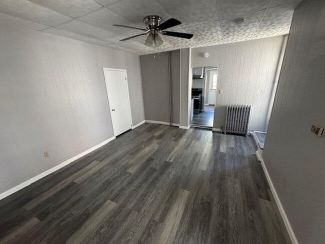 Building Photo - 3 bedroom 2 bathroom