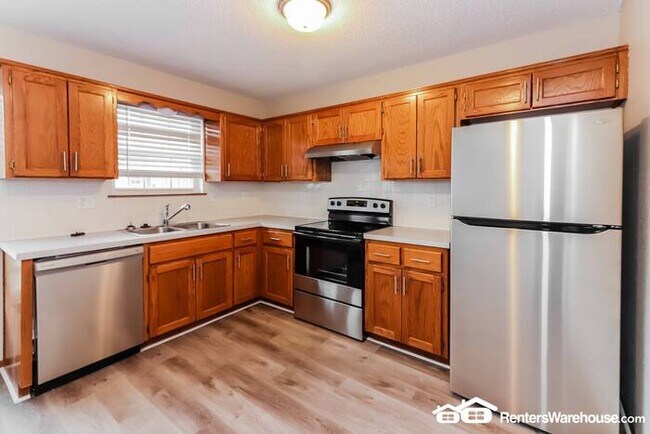 Building Photo - 2 Bed 1 Bath Duplex in Pleasant Hill! Avai...