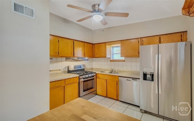 Foto del edificio - 36 Silverstone Cir