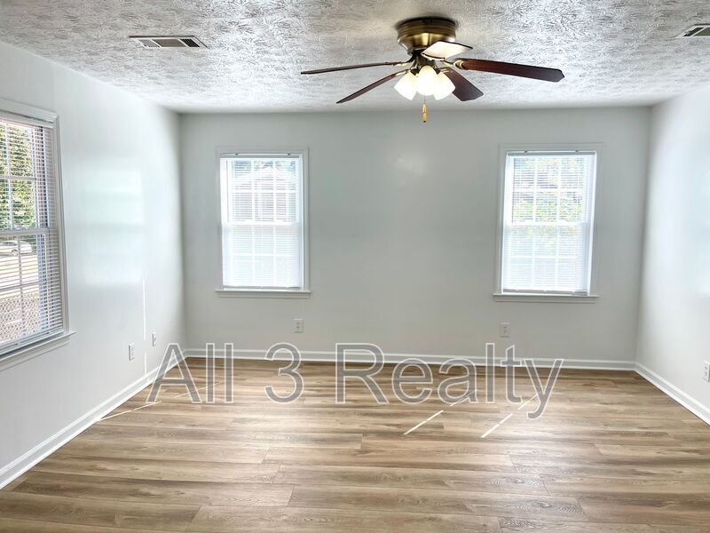 Foto principal - 165 Fieldstone Dr