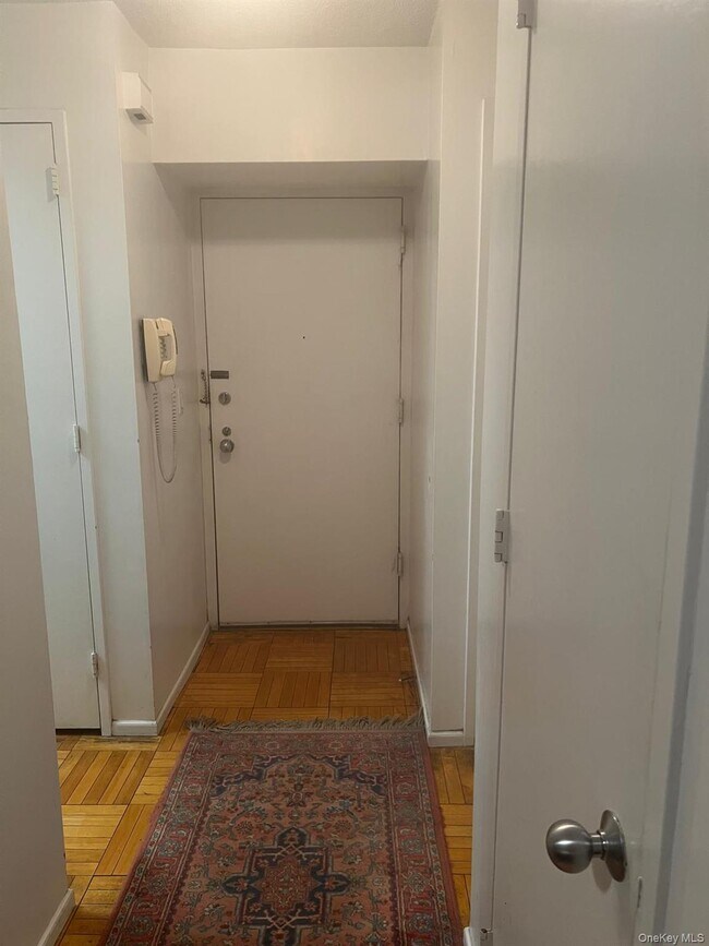 Foto del edificio - 330 E 38th St